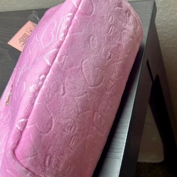 Juicy Couture 🎁Light Pink Embossed Cosmetic Bag NWT🎁 Gift Ready - Picture 10 of 10